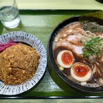 麺の道 ナナちゃん - 濃厚煮干し白湯ラーメン、味玉、焼豚ごろごろ半チャーハン