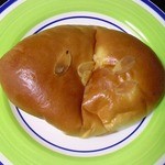 ベーカーショップホルン - ずっしりクリームパン