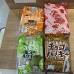 シャトレーゼ - 料理写真:チョコバッキー・バニラ 367円(税込) つぶつぶ果実の温州みかんバー 324円(税込) つぶつぶ果実のキウイバー 324円(税込) やわらか氷バー・あまおう苺 496円(税込)