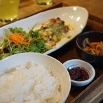 ｻｰﾓﾝと春ｷｬﾍﾞﾂのﾁｰｽﾞ焼き御膳(950円)