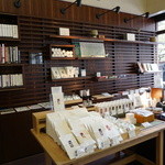 伊右衛門サロン - お土産のお茶なども販売しています
