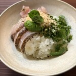 よしおかや - ハーブの効いた鯛めしに