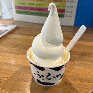 富良野チーズ工房 アイスミルク工房_0