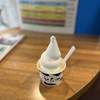 富良野チーズ工房 アイスミルク工房_1