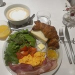 RITUEL CAFE - RITUEL特製ブランチプレート1958円
            ドリンクは追加料金で
            カフェラテボウル　　　　　＋150円             合計　　　　　　　　　　　　2108円