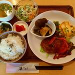 カフェレストりん - 2015･4･9･ランチ。
      チーズ入りハンバーグ。豆腐ピカタ。ナスの特製味噌あえ。三ツ葉のゴマ和え。デザート。
      香煎起司漢堡。蛋煎豆腐。涼拌三葉菜。茄子拌特製味噌。生菜沙拉。甜点