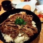 博多炊き餃子　池ぽん - １枚肉の牛丼！