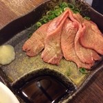 焼肉ホルモン 龍の巣 - 牛たん刺し♪