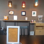 セントラル・コーヒー - 携帯、スマートフォン用充電器あり。USBケーブルは持参の事。フリーWi-Fi