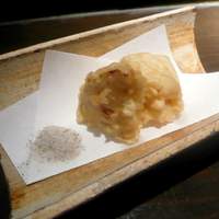 ダイナミックキッチン＆バー 燦 大阪店 - 筍と桜海老の挟み揚げ