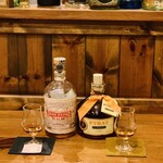 想雲堂 - ② 900円：ラム酒ハーフ2杯　※ 会計から逆算
　　　　　 DON PA PA（フィリピン）
　　　　　 PYRAT（バハマ）