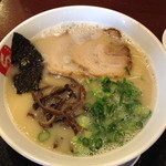 久留米ラーメン清陽軒 - ラーメン全景。