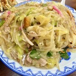 宝来軒 - 皿うどん@1,000円  コチラは関東界隈で一般的な極細麺の揚げ麺。餡は柔麺と同じ。麺が揚がっていることで香ばしさがプラスされそれが餡の甘さと絶妙にマッチしている。コチラで頂くのは揚げ麺一本で良さそう