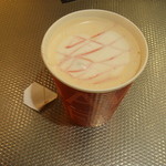 LAKESIDE COFFEE - ストロベリーティーラテ４００円（税込）
