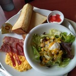 イタリアントマト カフェジュニア - ベーコンエッグモーニング