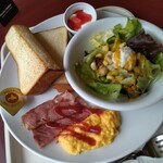イタリアントマト カフェジュニア - ベーコンエッグモーニング