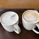 スターバックスコーヒー - ドリンク写真:左がティーラテ、右がカプチーノ