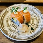 つるとんたん UDON NOODLE Brasserie - 柚子胡椒マヨネーズ仕立てサーモンロール2貫480円
