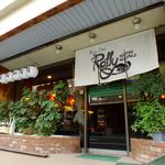 フィッシュ オン ディッシュ ロリー - 白い提灯、暖簾が目印です