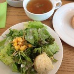 Rijoisu - セットのサラダに野菜スープ：ポテサラ付きでテンション上がる(^^)