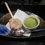 芝倶楽部 フリーゾーン - 紅葉饅頭の天ぷら、抹茶アイス添え。