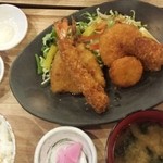 Sumire - ミックスフライ定食 …タルタルちょっと少ないかなー