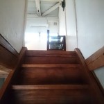 Kafe Nijou Hipin - 階段で二階へ。