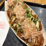 築地銀だこ - 料理写真:魚介系旨味たこ焼き かつおぶしかけました