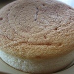 NOBLE - パン屋さんのレア商品・ベイクドと同じように中央部が陥没・美味しい仕上がりの予感