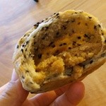 きな粉餡パン 断面