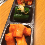 焼肉家 KAZU 神楽坂 - キムチ盛合せ