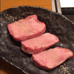 焼肉家 KAZU 神楽坂 - 厚切りタン！