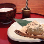 手づくり料理とお酒 くにみ - カフェオレとワラビ大福