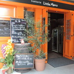 Trattoria Little Marco - お店の入口は外堀通り沿いにあります