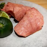 焼肉 神楽 - 極黒タン