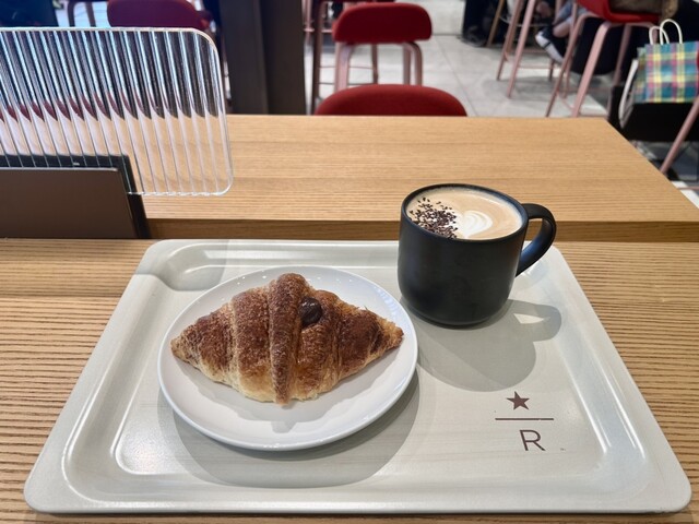 スターバックス リザーブ(R) カフェ 新宿マルイ本館2階店 - 新宿三丁目