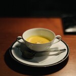 メインバー コート - ①  880円：チャーム（南瓜のポタージュ）