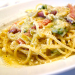 トラットリア・築地パラディーゾ - チリメンキャベツと燻製ベーコン、タマネギのクリームソーススパゲティカルボナーラ