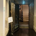 アルモニービアン - 内観5：金庫の扉
