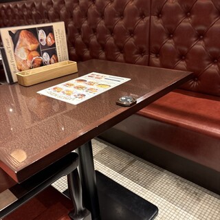 CAFE AUX BACCHANALES_2