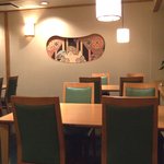 夕月亭 - 50名程度を収容するカジュアルなテーブル席