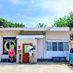 沖縄そば まるかみ - オープン1時間前。この時点では既に2巡目アウトぐらい。私が食べている間に訪れた方は2時間待ちと言われていました。