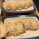 肉汁餃子と190円レモンサワー しんちゃん - 