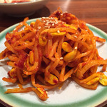 炭火焼肉 こうしん - ピリ辛豆もやし