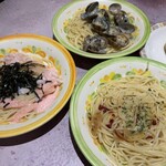 サイゼリヤ - 料理写真:タラコ、アサリ、ペペロンチーノ、ガリバタパン