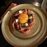 焼肉 神宮 - 炙りユッケ