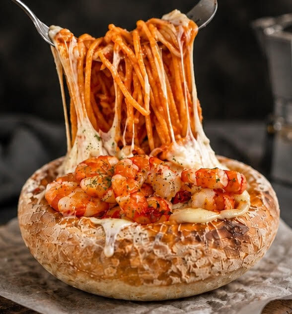 写真 : シカゴピザ&ボルケーノパスタ Meat&Cheese Forne （ミート