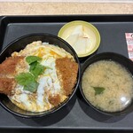松のや - 料理写真:ロースかつ丼 お新香付き ¥800(深夜料金)