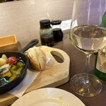 牡蠣とワインのある店 湾岸食堂 - 