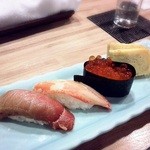 まるく - 手前はマグロのづけ！美味しかった～！